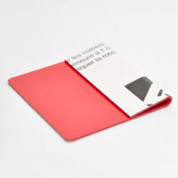 520102825_1 Lommeskilt i hvit-rød gravoply