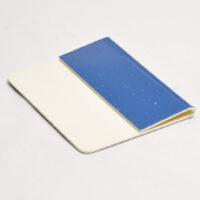 520102840_1 Lommeskilt i azureblå-hvit gravoply