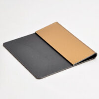 520102861_1 Lommeskilt glossy gull-sort