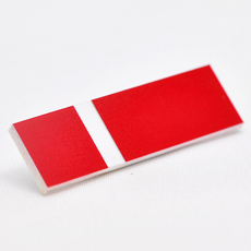 Rød-hvit graveringsplate