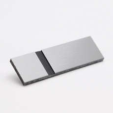 Sølvgrå-sort graveringsplate