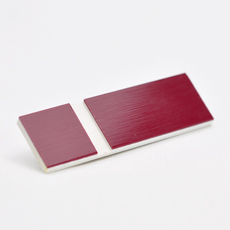 Burgunder-hvit graveringsplate