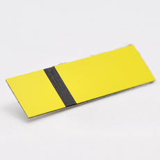 Gul-sort graveringsplate