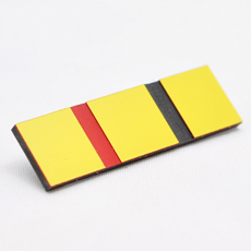 Materiell for gravering i gult sort og rødt