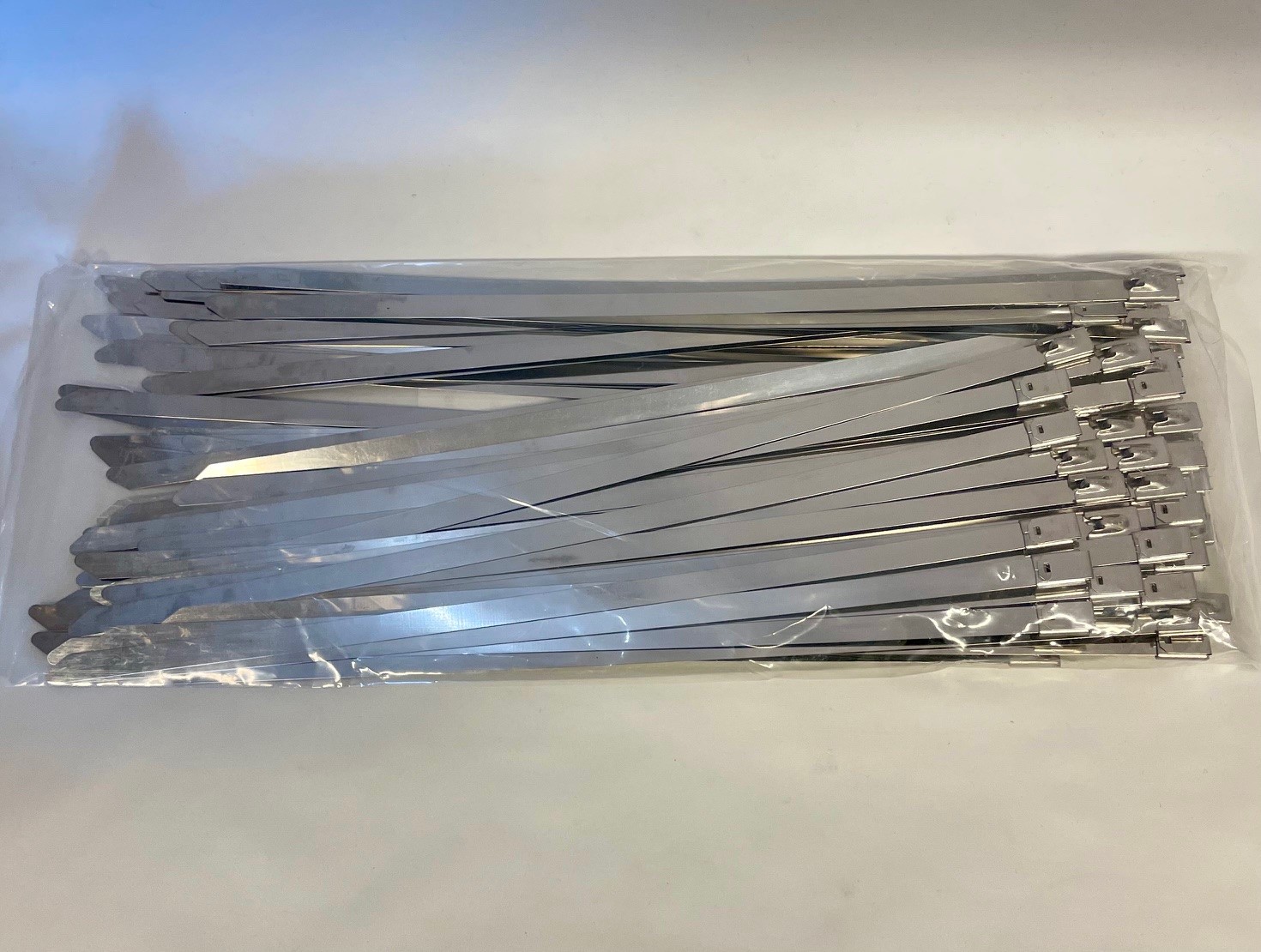 STRIPS MED KULELÅS RUSTFRITT STÅL 7,9 X 300 MM (100 STK)