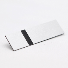 Glossy sølv-sort graveringsplate