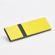 Gul-sort graveringsplate