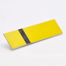 Gul-sort graveringsplate